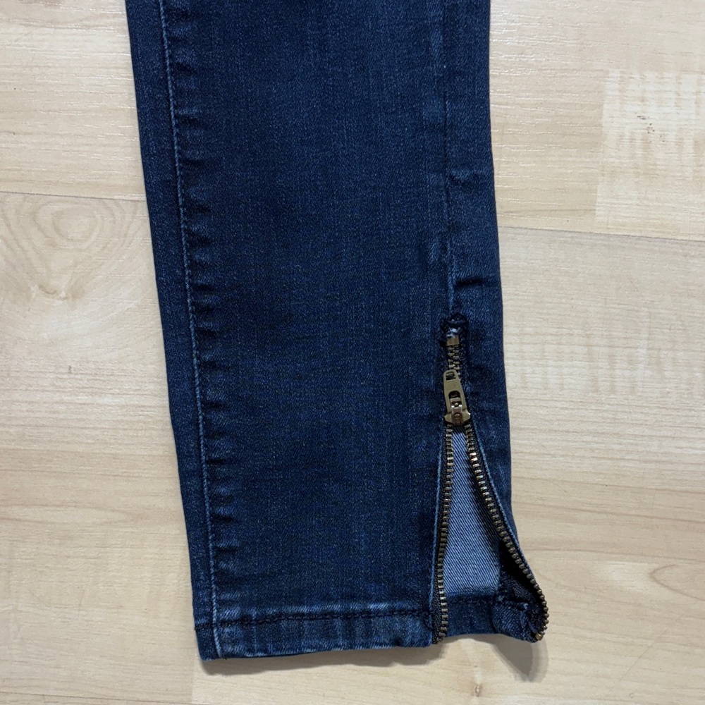 Universal Thread Women's Dark Blue Skinny Jeans - Picture 2 of 10